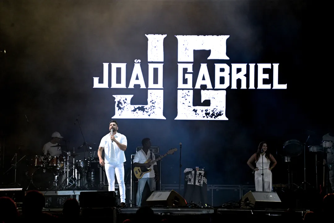 João Gabriel cantou sertanejo