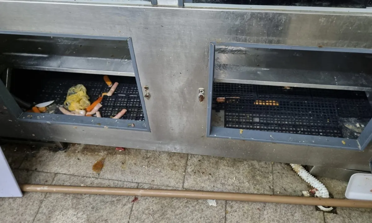 Supermercados são autuados por vender carne vencida em Maricá