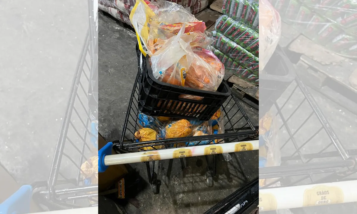 Supermercados são autuados por vender carne vencida em Maricá