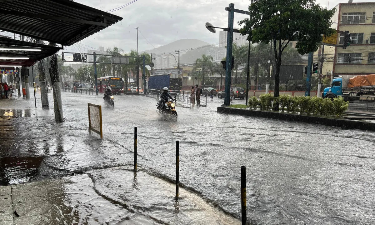 Chuva forte atinge vários pontos de Niterói