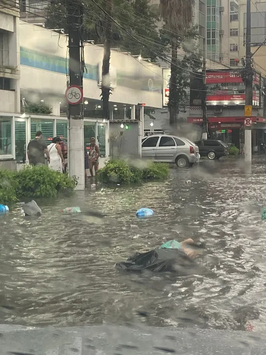 Chuva forte atinge vários pontos de Niterói