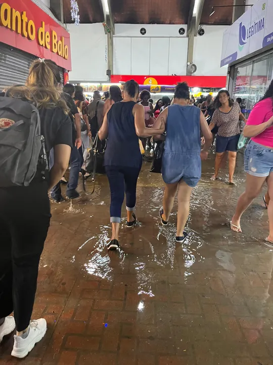 Chuva forte atinge vários pontos de Niterói