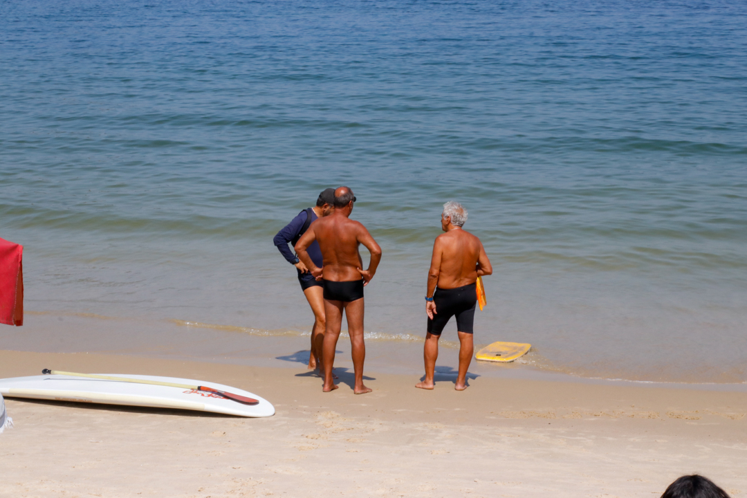 Banhistas se refugiaram na praia de Itaipu