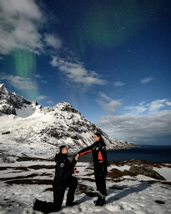 A fila andou! Lexa é pedida em casamento na Noruega; veja fotos