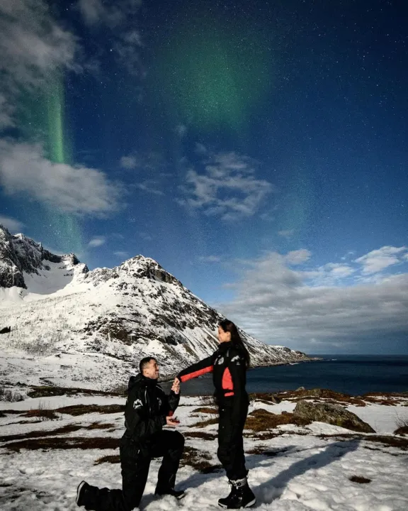 A fila andou! Lexa é pedida em casamento na Noruega; veja fotos