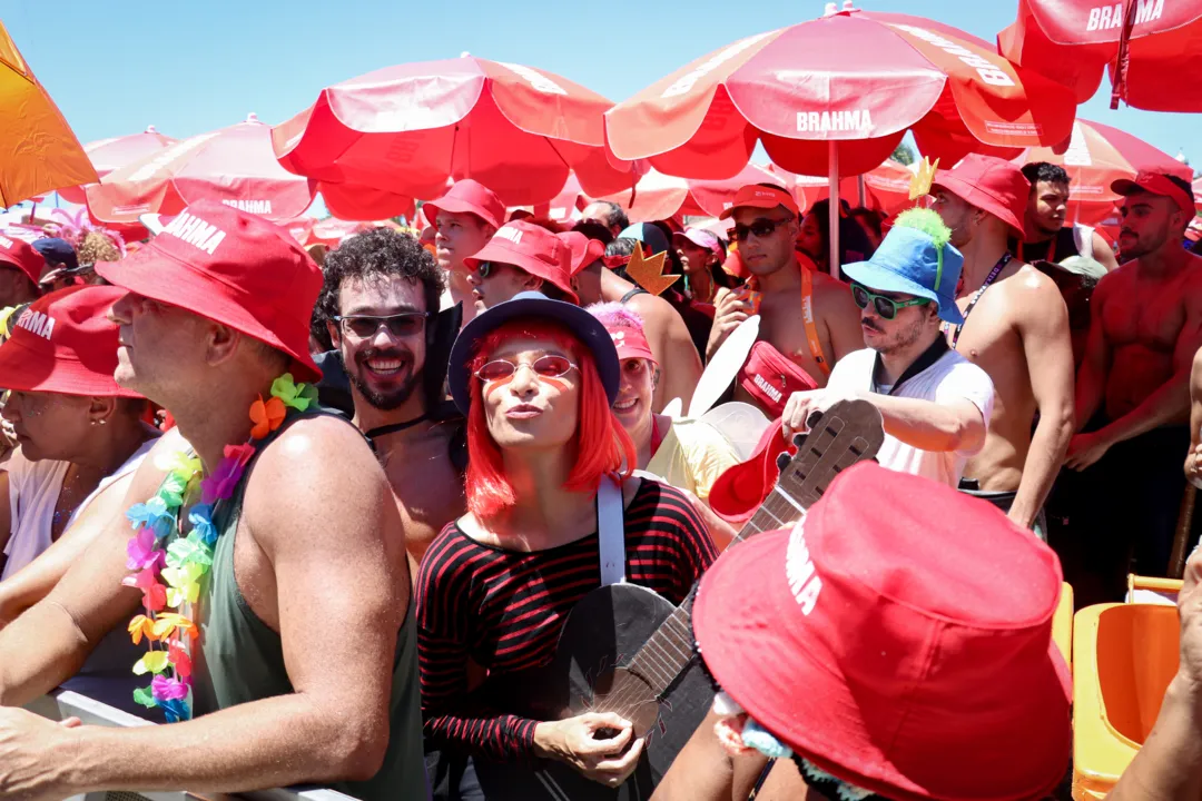 Bloco carioca inspirado nos Beatles faz homenagem à Rita Lee