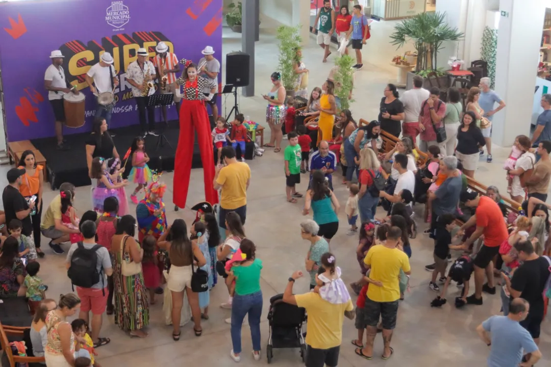 Bloco infantil leva criançada ao Mercado Municipal de Niterói