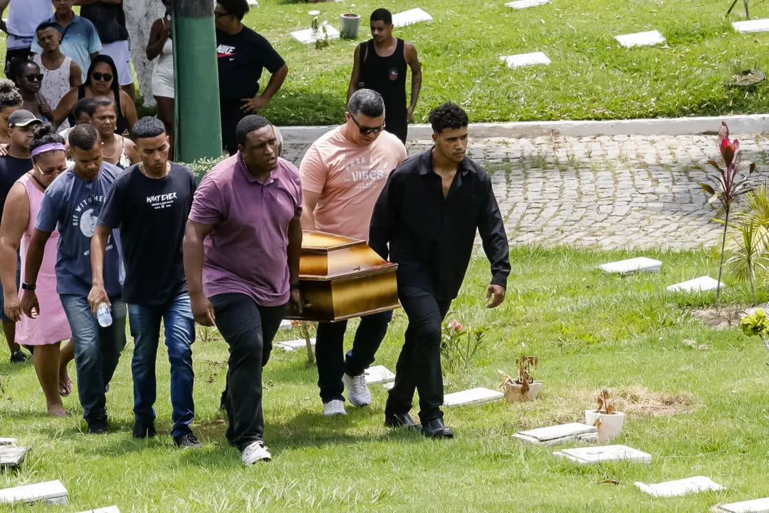 Enterro da Mary em São Gonçalo - Lucas Alvarenga