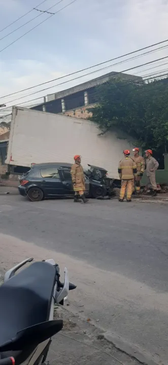 Acidente deixou três pessoas feridas