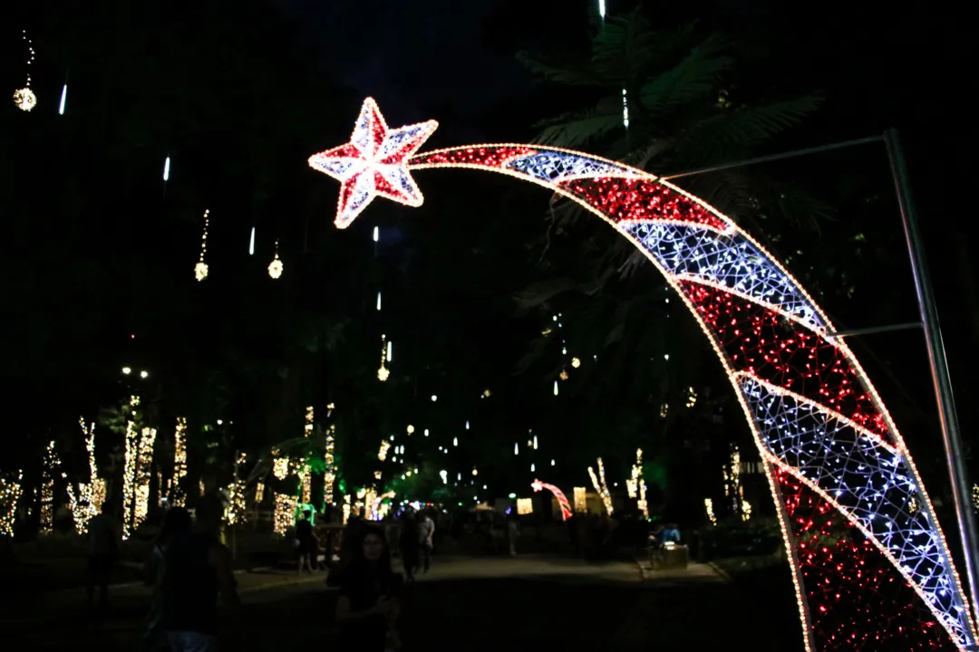 Decoração natalina no Campo de São Bento 