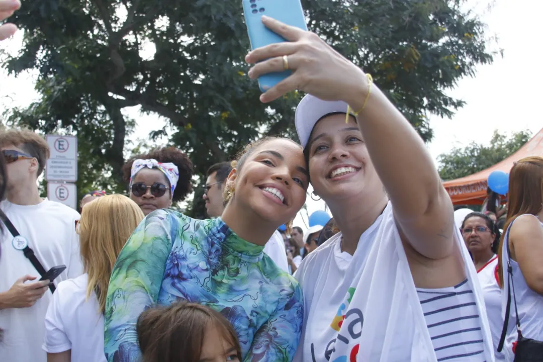 Fãs pedem para tirar foto com as sisters