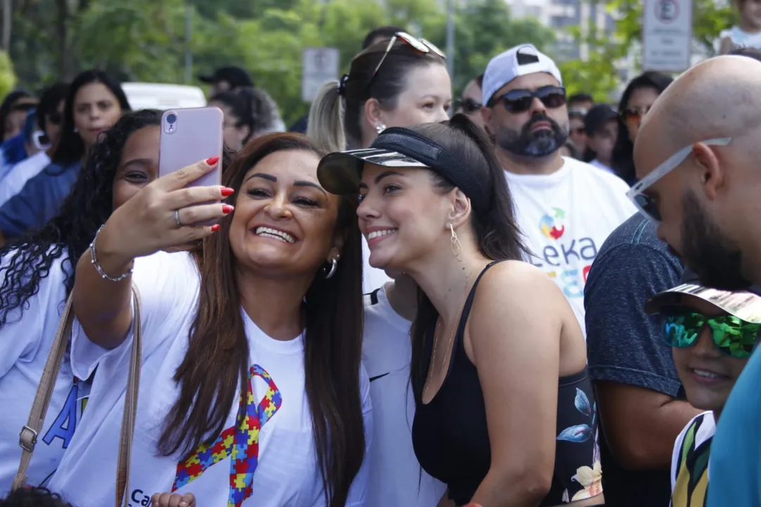 Fãs pedem para tirar foto com as sisters