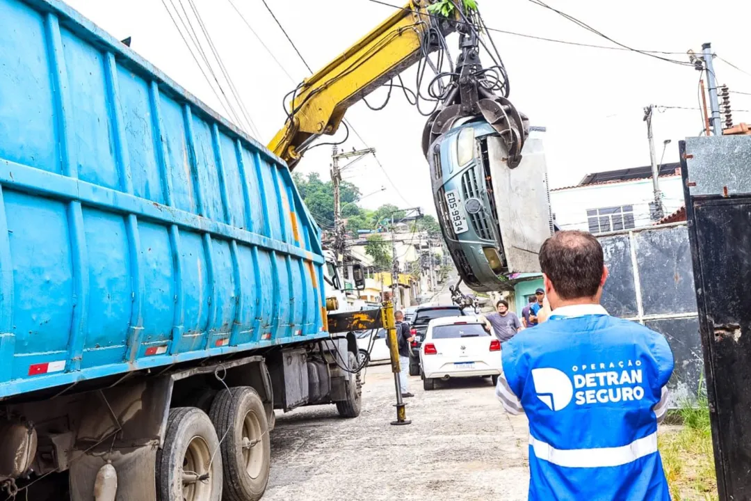 Ferro-velho com carros roubados é fechado em São Gonçalo