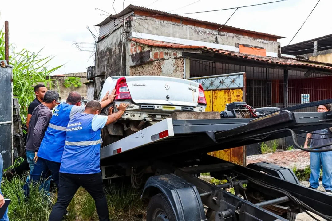 Ferro-velho com carros roubados é fechado em São Gonçalo