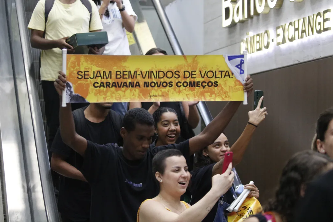 Grupo da Lagoinha de Niterói vindo de Israel desembarca no Rio