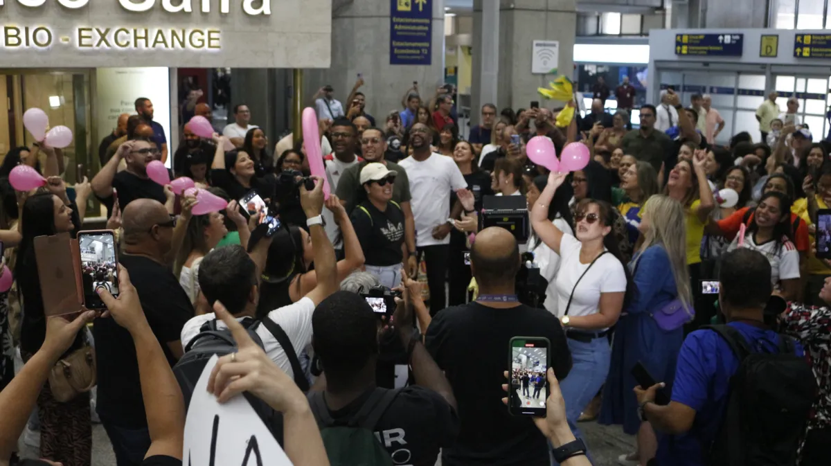 Grupo da Lagoinha de Niterói vindo de Israel desembarca no Rio