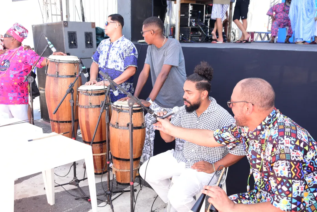 A orla de Itaipuaçu recebeu neste domingo (25) o primeiro Festival Yemanjá de Maricá