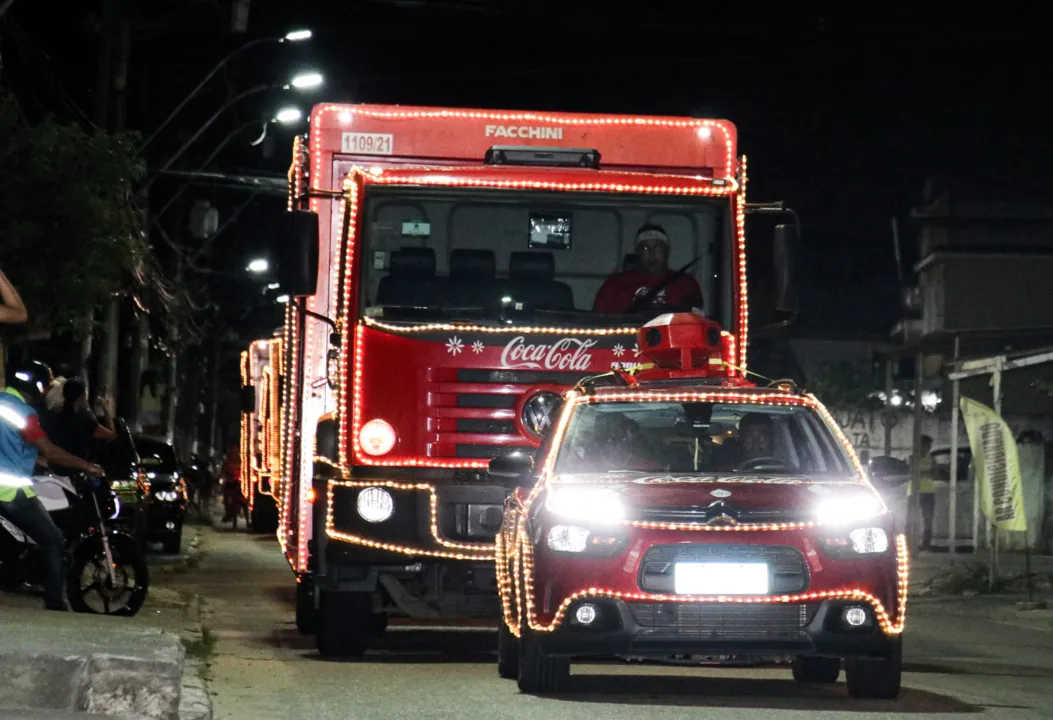 Moradores de SG lotam as ruas para ver Caravana da Coca-Cola