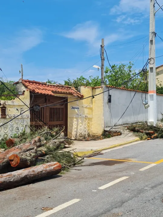 Moradores estão sem luz desde a última quinta-feira (8)