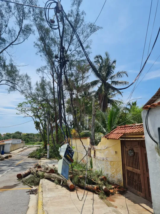 Moradores estão sem luz desde a última quinta-feira (8)