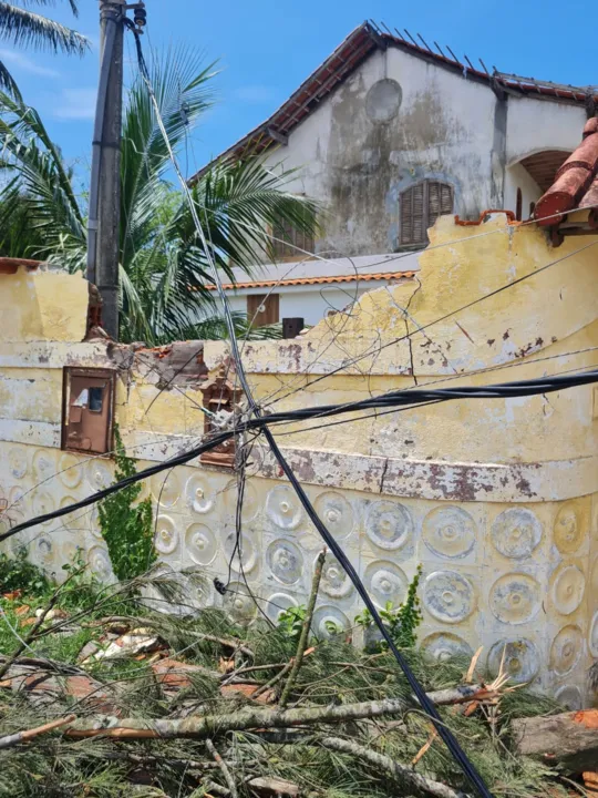 Moradores estão sem luz desde a última quinta-feira (8)