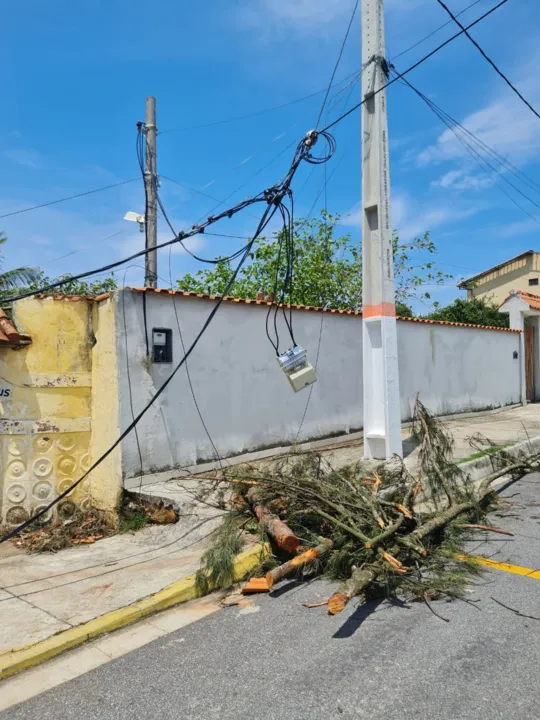 Moradores estão sem luz desde a última quinta-feira (8)