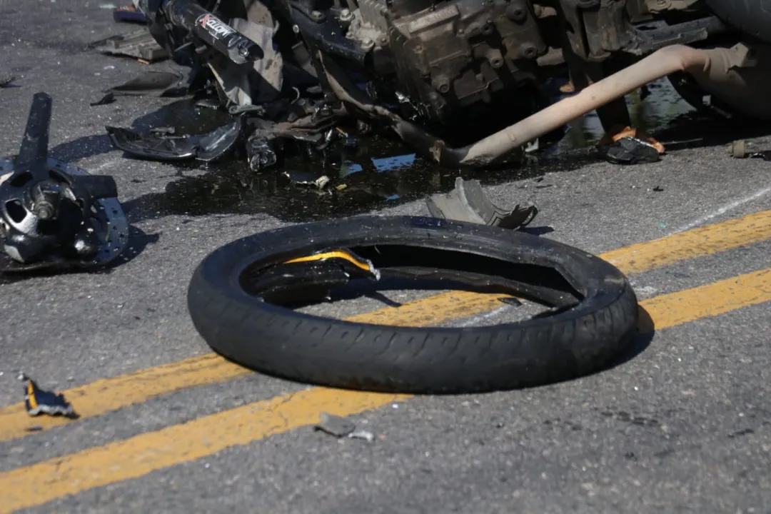 Motociclista de aplicativo morre em acidente com ônibus em Niterói