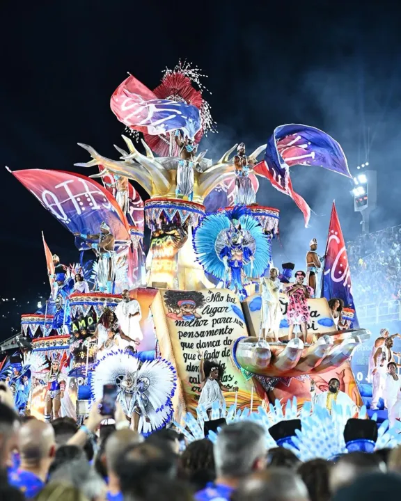 Camarote Mar recebe famosos na segunda folia