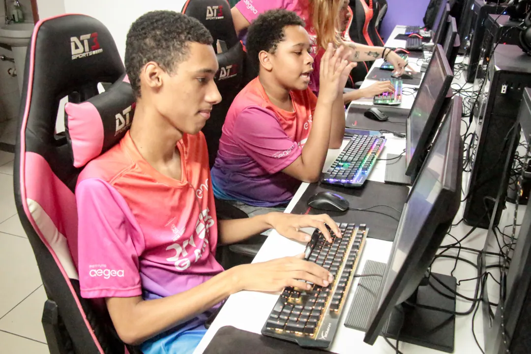 Novo polo gamer de educação atrai jovens de comunidades em Niterói