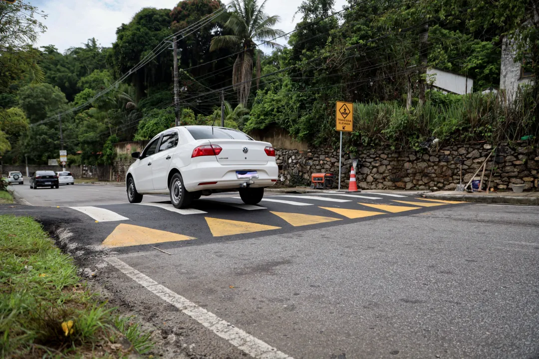 Faixa elevada em Pendotiba foi implementada para reduzir velocidade e aumentar a mobilidade entre os pedestres 