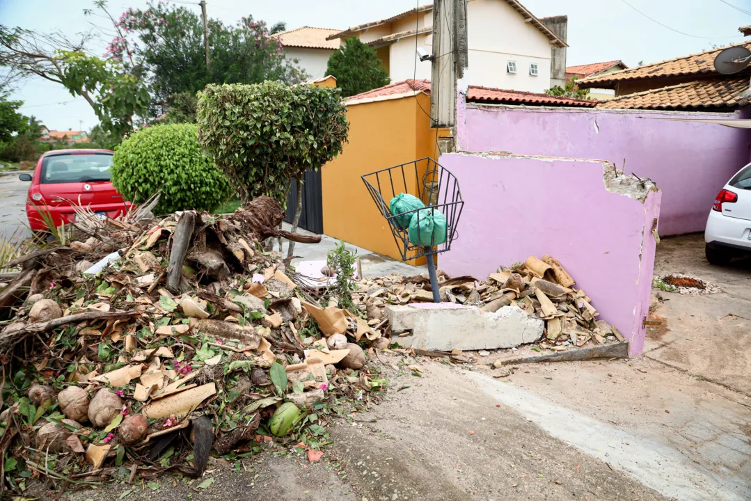 Moradores sofreram com chuva na noite desta quinta