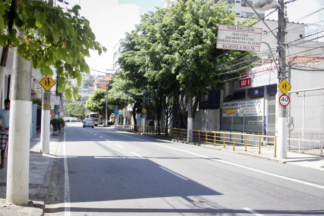 Rua Gavião Peixoto sem policiamento 