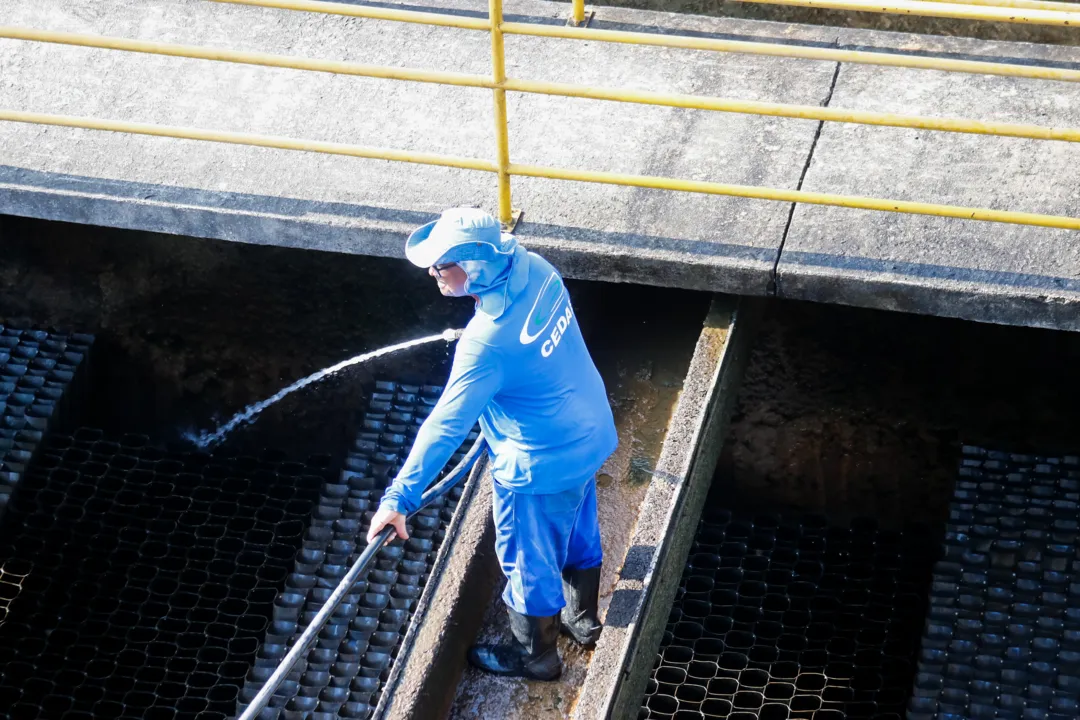 Pode beber? Cedae fala sobre água contaminada em Niterói e região