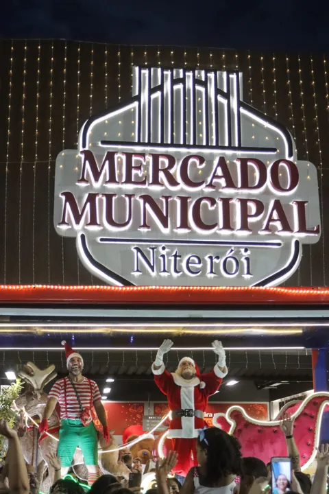 Caravana sai do Mercado Municipal de Niterói e percorre as ruas da cidade