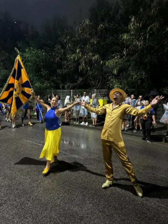 Unidos da Tijuca desafia a chuva no penúltimo ensaio de rua