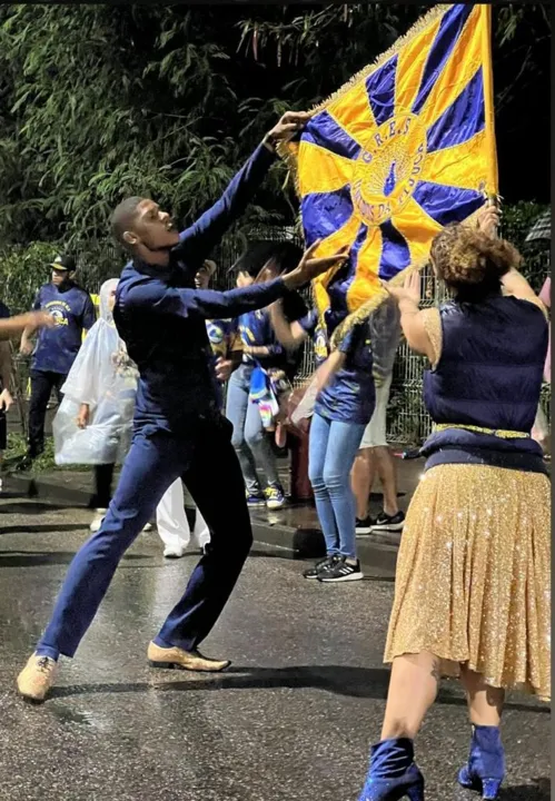 Unidos da Tijuca desafia a chuva no penúltimo ensaio de rua