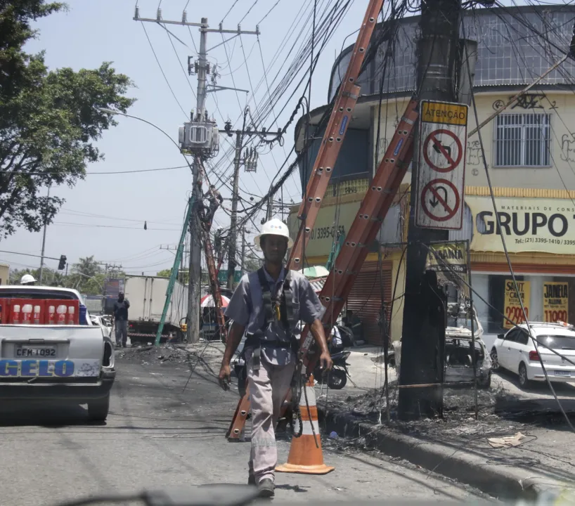 Equipes trabalham desde as primeiras horas do dia para minimizar os impactosà população 