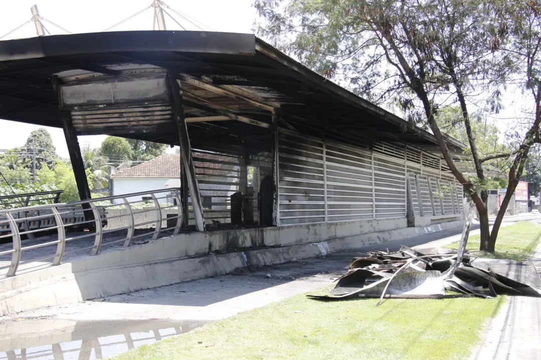 Estações destruídas na Zona Oeste