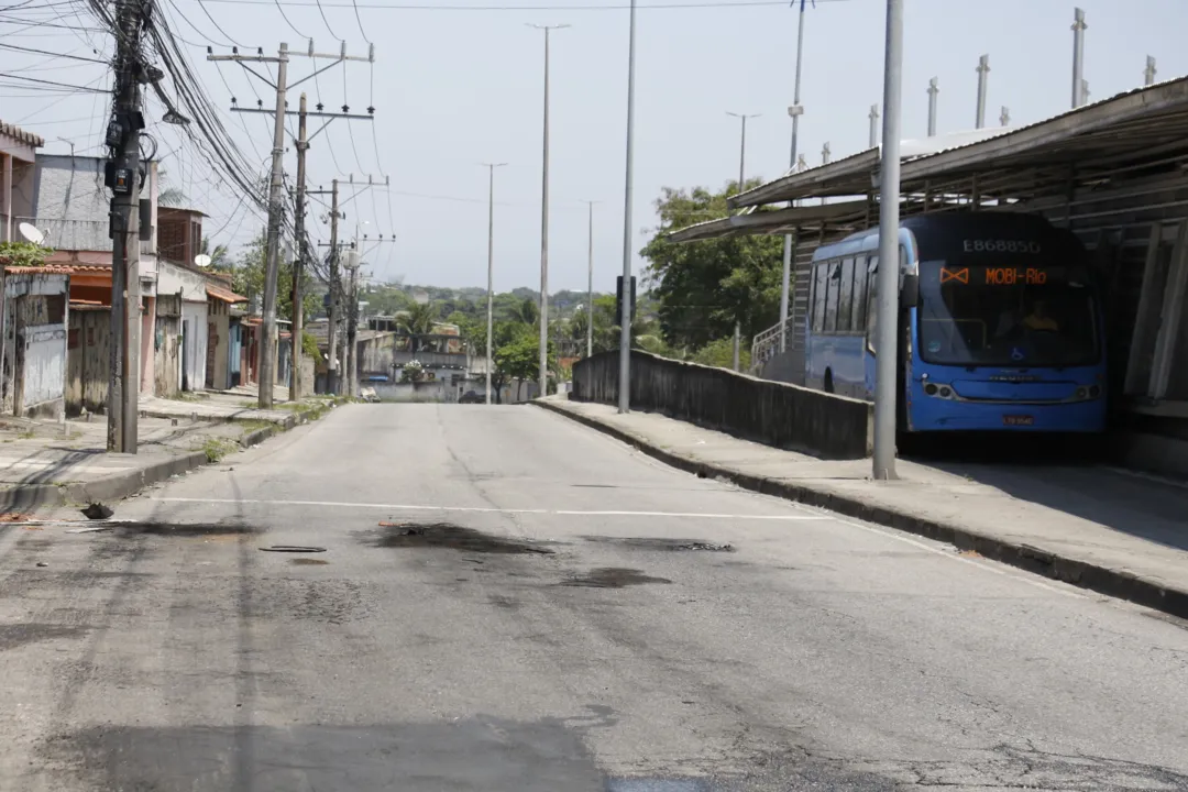 BRT circula normalmente pela estação na região