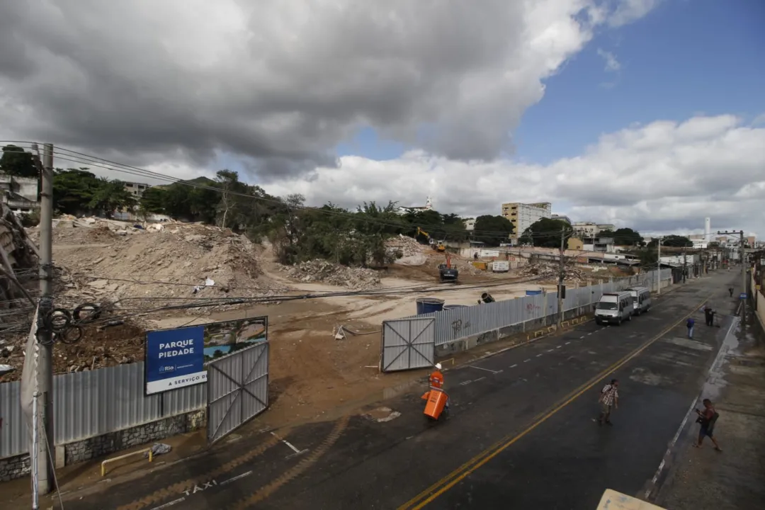 Antiga Universide Gama Filho foi implodido para a construção do Parque Piedade