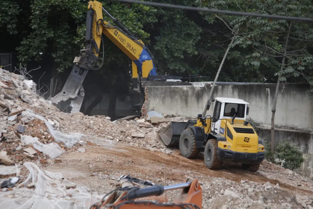 Antiga Universide Gama Filho foi implodido para a construção do Parque Piedade