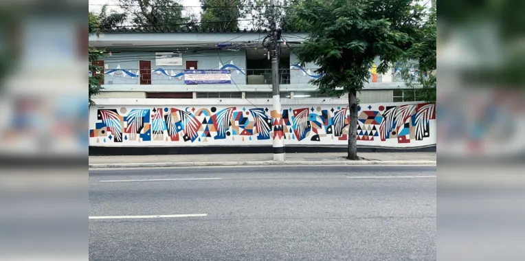 Ele usa diversas cores e formas em seus trabalhos