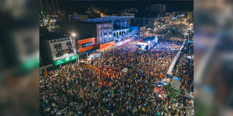 Monobloco arrasta multidão e levanta público em Itaboraí