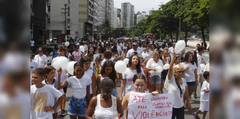 Moradores de Icaraí protestam após morte de porteiro de escola