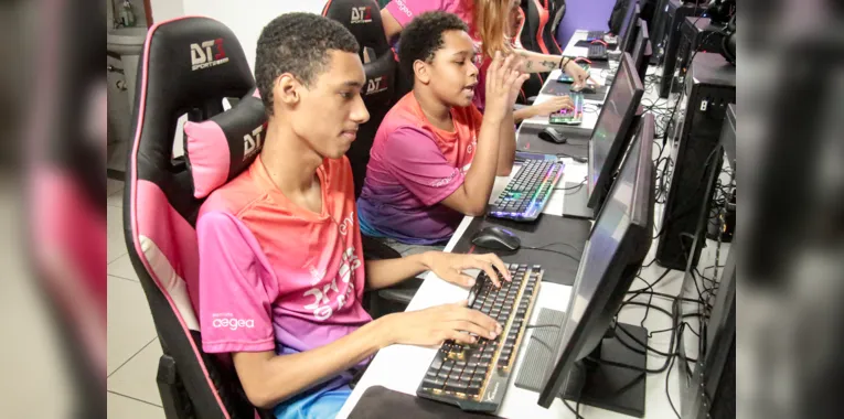 Novo polo gamer de educação atrai jovens de comunidades em Niterói