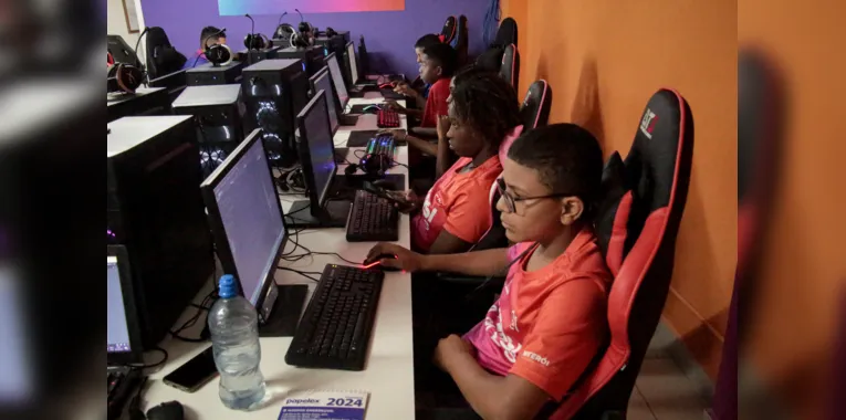 Novo polo gamer de educação atrai jovens de comunidades em Niterói