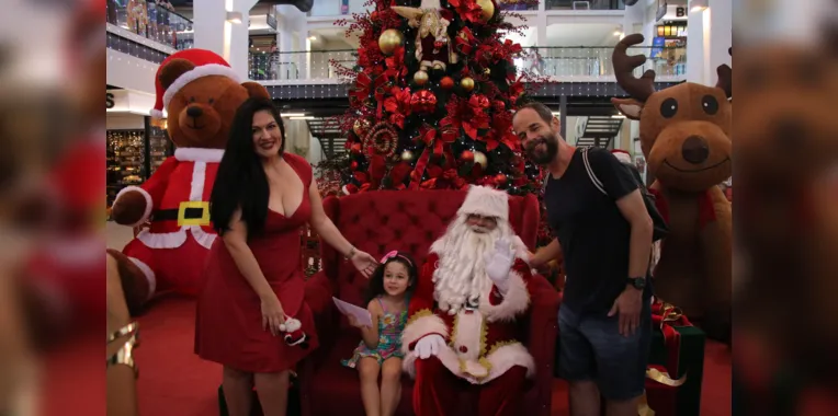 Papai Noel' vira atração no Mercado Municipal de Niterói