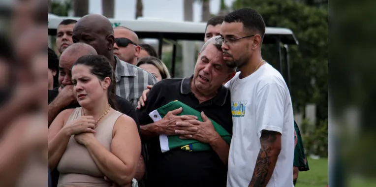 'Por quê?', diz pai do PM morto durante operação em Itaboraí