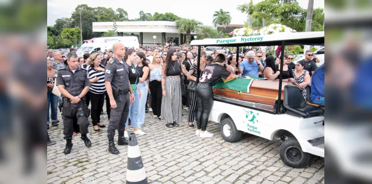 'Por quê?', diz pai do PM morto durante operação em Itaboraí