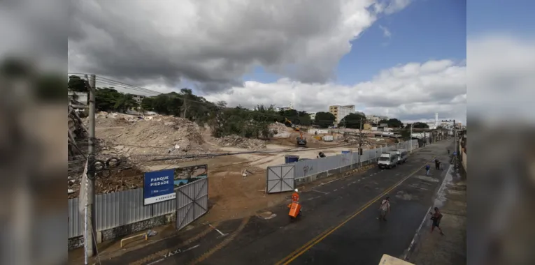 Antiga Universide Gama Filho foi implodido para a construção do Parque Piedade